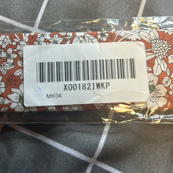 Slim floral tie still in packaging (have two of them) - Picture 5 of 5